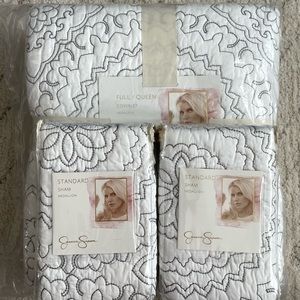 Jessica Simpson Medallion Queen Coverlet and 2 Shams